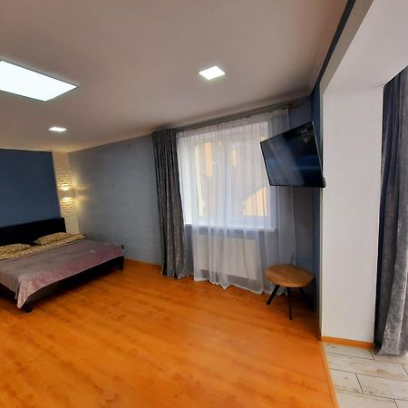 New Luxury Studio Apartment Ivano-Frankivsk Habitación foto